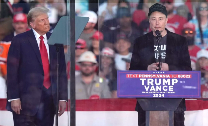 Elon Musk, ironizat de Donald Trump: „Este grozav, îi place locul ăsta. Nu pot să scap de el”