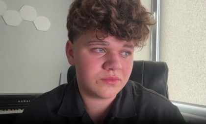 „Ea nu putea respira, nu avea aer. Se vedea că era în stare foarte gravă.” Interpretul Oleg Spînu, cel care s-a aflat lângă Andreea în ultimele sale clipe din viață, povestește ce s-a întâmplat aseară - VIDEO