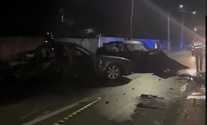 Doi tineri au murit carbonizaţi după ce mașina lor s-a ciocnit cu un alt automobil și a luat foc, în Vrancea, România - VIDEO Doi tineri au murit carbonizaţi după ce mașina lor s-a ciocnit cu un alt automobil și a luat foc, în Vrancea, România - VIDEO
