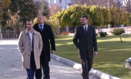 Reprezentanții partidelor politice au ajuns la Președinție pentru consultările cu Maia Sandu Reprezentanții partidelor politice au ajuns la Președinție pentru consultările cu Maia Sandu