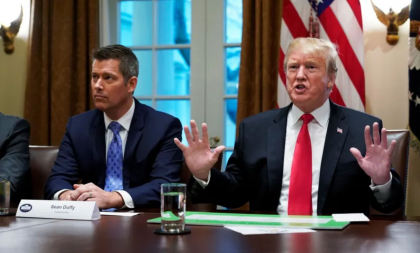 Trump numește un fost star de reality-show și congresman în funcția de ministru al transporturilor Trump numește un fost star de reality-show și congresman în funcția de ministru al transporturilor