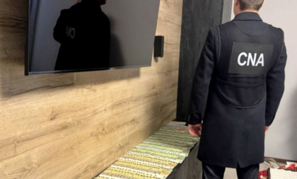 Promitea moldovenilor intrarea în zona Schengen, chiar dacă aveau termenul de ședere depășit: Un bărbat, reținut de CNA pentru 72 de ore - FOTO