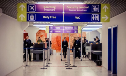 Și-a ticsit valiza cu țigări și s-a pornit spre Marea Britanie: O femeie cu dublă cetățenie - prinsă pe Aeroportul Chișinău - FOTO
Și-a ticsit valiza cu țigări și s-a pornit spre Marea Britanie: O femeie cu dublă cetățenie - prinsă pe Aeroportul Chișinău - FOTO