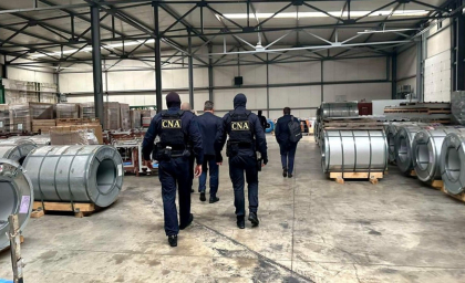 Șapte persoane au ajuns pe banca acuzaților, după ce au prejudiciat statul cu circa patru milioane de lei, în urma unei licitații organizate de Agenția Rezerve Materiale Șapte persoane au ajuns pe banca acuzaților, după ce au prejudiciat statul cu circa patru milioane de lei, în urma unei licitații organizate de Agenția Rezerve Materiale