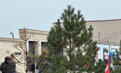 Percheziții la domiciliul vicepreședintelui comitetului executiv al UTA Găgăuzia, Ilia Uzun. Momentul în care mascații „Fulger” intră în curte - FOTO/VIDEO Percheziții la domiciliul vicepreședintelui comitetului executiv al UTA Găgăuzia, Ilia Uzun. Momentul în care mascații „Fulger” intră în curte - FOTO/VIDEO