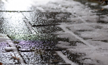  Precipitații sub formă de lapoviță și ninsoare în toată țara. Câte grade se vor înregistra astăzi, dar și în următoarele zile. Prognoza meteo