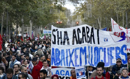 Mii de spanioli protestează împotriva crizei locuințelor și a chiriilor mari din Barcelona Mii de spanioli protestează împotriva crizei locuințelor și a chiriilor mari din Barcelona