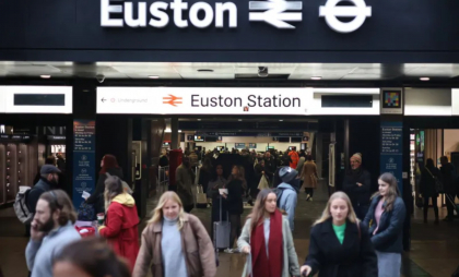 A doua explozie controlată în două zile în Londra. Poliția britanică a detonat un pachet suspect la gara Euston