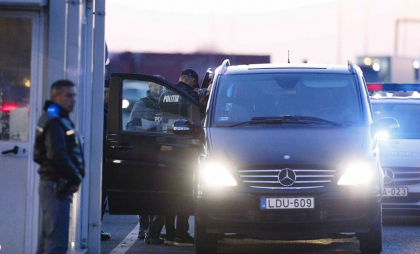 Ungaria face public textul acordului de la Budapesta, privind intrarea în Schengen: După aderare, România și Bulgaria vor continua controalele la frontierele terestre pentru cel puțin 6 luni Ungaria face public textul acordului de la Budapesta, privind intrarea în Schengen: După aderare, România și Bulgaria vor continua controalele la frontierele terestre pentru cel puțin 6 luni