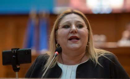 Verificări ale Poliției după ce Diana Șoșoacă a filmat în cabina de votare și a postat clipul în online Verificări ale Poliției după ce Diana Șoșoacă a filmat în cabina de votare și a postat clipul în online