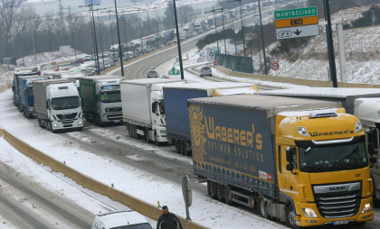 Tragic. Un moldovean - găsit mort lângă un camion, în Franța. Procurorul de caz: „Era în zăpadă și fără încălțăminte” Tragic. Un moldovean - găsit mort lângă un camion, în Franța. Procurorul de caz: „Era în zăpadă și fără încălțăminte”
