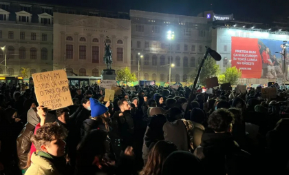 LIVE TEXT. Un nou protest împotriva lui Călin Georgescu la București. Manifestații și la Brașov și Timișoara: „România, nu ceda, jos fascismul, nu-l vota” – VIDEO
