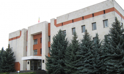 Primarul orașului Șoldănești și alți angajați ai administrației publice locale - cercetați de CNA: Ar fi pretins mită sistematic
Primarul orașului Șoldănești și alți angajați ai administrației publice locale - cercetați de CNA: Ar fi pretins mită sistematic