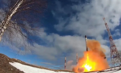 „Un scenariu sinucigaș”. Moscova spune că lumea va fi adusă în „pragul catastrofei” dacă Occidentul va oferi Ucrainei arme nucleare Ucrainei
