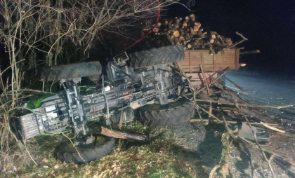Accident la Anenii Noi. O mașină, un camion și un tractor - grav avariate, după ce s-au ciocnit violent. Detaliile poliției - FOTO