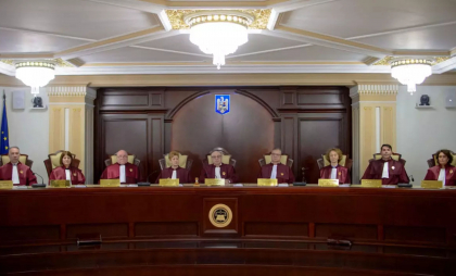 Curtea Constituțională a României a amânat luarea unei decizii în privința alegerilor prezidențiale până luni, 2 decembrie Curtea Constituțională a României a amânat luarea unei decizii în privința alegerilor prezidențiale până luni, 2 decembrie