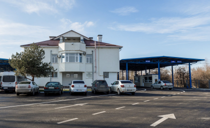 Ingeniozitatea moldovenilor, fără limite. Unde crezi că a ascuns țigările un bărbat care a încercat să iasă din țară - FOTO Ingeniozitatea moldovenilor, fără limite. Unde crezi că a ascuns țigările un bărbat care a încercat să iasă din țară - FOTO