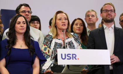 A început bătălia Georgescu – Lasconi. Lidera USR: „Mă iau oamenii în brațe pe stradă spunându-mi că sunt speriați de ceea ce se întâmplă în țară”. Ce va face în turul 2 cu Georgescu