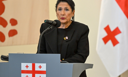 Preşedinta Georgiei spune că Rusia duce un „război hibrid” împotriva României şi Moldovei. Ce a spus despre Călin Georgescu Preşedinta Georgiei spune că Rusia duce un „război hibrid” împotriva României şi Moldovei. Ce a spus despre Călin Georgescu