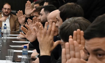 Acordul cu Moscova care a declanșat ample proteste într-o regiune separatistă pro-rusă a fost respins de parlamentul local Acordul cu Moscova care a declanșat ample proteste într-o regiune separatistă pro-rusă a fost respins de parlamentul local