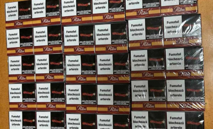A încercat să intre în țară cu mai multe pachete de țigări, fără a le declar. O femeie - documentată la vama Otaci - FOTO
A încercat să intre în țară cu mai multe pachete de țigări, fără a le declar. O femeie - documentată la vama Otaci - FOTO