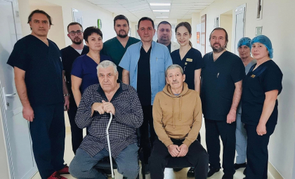 Premieră la IMU. O echipă de medici au realizat cu succes două intervenții revoluționare pentru tratarea anevrismului de aortă abdominală. Care au fost costurile - FOTO
Premieră la IMU. O echipă de medici au realizat cu succes două intervenții revoluționare pentru tratarea anevrismului de aortă abdominală. Care au fost costurile - FOTO