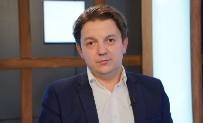 „Acest episod arată cât de sofisticate au devenit metodele Kremlinului”. Expertul Andrei Curăraru, despre anularea alegerilor prezidențiale din România „Acest episod arată cât de sofisticate au devenit metodele Kremlinului”. Expertul Andrei Curăraru, despre anularea alegerilor prezidențiale din România