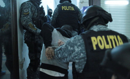 Agitatori care instigau la violență pe TikTok, săltați de mascații români. Descinderi în toată România la cei care au promovat ura Agitatori care instigau la violență pe TikTok, săltați de mascații români. Descinderi în toată România la cei care au promovat ura