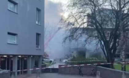 Un bloc de apartamente din Haga s-a prăbuşit parţial după o explozie. Pompierii caută oameni sub dărâmături. Nu este cunoscută cauza Un bloc de apartamente din Haga s-a prăbuşit parţial după o explozie. Pompierii caută oameni sub dărâmături. Nu este cunoscută cauza