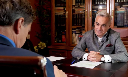 Echipa lui Călin Georgescu, prima reacție după perchezițiile la Bogdan Peșchir, despre care SRI susține că i-a finanțat campania cu un milion de euro Echipa lui Călin Georgescu, prima reacție după perchezițiile la Bogdan Peșchir, despre care SRI susține că i-a finanțat campania cu un milion de euro
