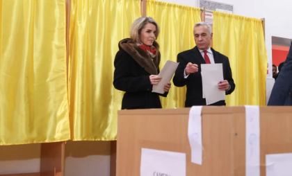 Călin Georgescu anunță că va fi mâine la secția de votare din Mogoșoaia, ca să voteze în turul doi al alegerilor prezidențiale, deși scrutinul a fost anulat
Călin Georgescu anunță că va fi mâine la secția de votare din Mogoșoaia, ca să voteze în turul doi al alegerilor prezidențiale, deși scrutinul a fost anulat
