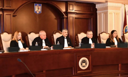 Un profesor de drept la Harvard explică ce se putea întâmpla dacă CCR nu intervenea înaintea turului II. Care e baza legală a auto-sesizării Curții. „Un lucru nu trebuie trecut cu vederea”