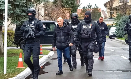 Trecutul penal al lui Horațiu Potra. Acuzații de trafic de droguri, prins cu arme militare și amenințări la adresa șefului Romgaz: „Sperăm că-ți place pădurea din Bazna sau Blăjel la fel cum îți plac femeile”
Trecutul penal al lui Horațiu Potra. Acuzații de trafic de droguri, prins cu arme militare și amenințări la adresa șefului Romgaz: „Sperăm că-ți place pădurea din Bazna sau Blăjel la fel cum îți plac femeile”