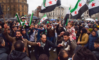 Sirienii sărbătoresc cu rugăciuni, cântece și focuri de armă prăbușirea regimului al-Assad: „Suntem liberi!” - VIDEO Sirienii sărbătoresc cu rugăciuni, cântece și focuri de armă prăbușirea regimului al-Assad: „Suntem liberi!” - VIDEO
