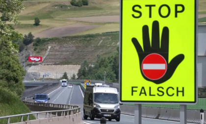 Austria nu mai procesează cererile de azil ale sirienilor după căderea regimului Assad. „Pregătim un program de repatriere ordonată şi de deportare în Siria” Austria nu mai procesează cererile de azil ale sirienilor după căderea regimului Assad. „Pregătim un program de repatriere ordonată şi de deportare în Siria”