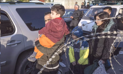 Marea migrație înapoi în Siria. Drumurile sunt blocate de oamenii care se întorc acasă după căderea regimului Bashar al-Assad Marea migrație înapoi în Siria. Drumurile sunt blocate de oamenii care se întorc acasă după căderea regimului Bashar al-Assad