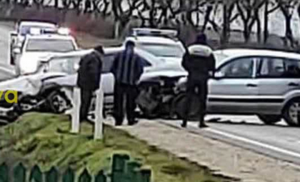 Accident violent la Comrat. Un șofer a ajuns la spital, după ce două automobile s-au ciocnit violent - FOTO