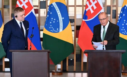 Gafă diplomatică: Premierul slovac Robert Fico, aflat într-o vizită istorică în Brazilia, a fost întâmpinat ca „prim-ministrul Iugoslaviei” - VIDEO Gafă diplomatică: Premierul slovac Robert Fico, aflat într-o vizită istorică în Brazilia, a fost întâmpinat ca „prim-ministrul Iugoslaviei” - VIDEO