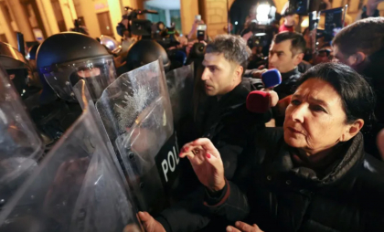 Criza politică din Georgia se agravează. Parlamentul va alege un nou șef al statului, dar președintele în funcție nu vrea să plece