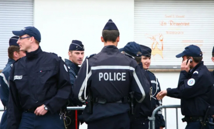 Atac armat într-o tabără de imigranți din Franța. Atacatorul a ucis patru persoane și apoi s-a predat poliției Atac armat într-o tabără de imigranți din Franța. Atacatorul a ucis patru persoane și apoi s-a predat poliției
