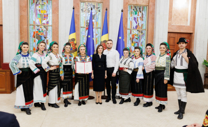 Maia Sandu a conferit titluri de onoare mai multor oameni din diverse domenii de activitate - FOTO