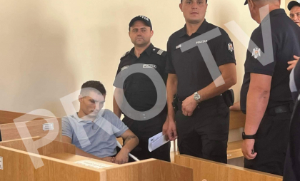 Tânărul care a provocat tragicul accident de la Strășeni, soldat cu cinci persoane arse de vii și mai multe persoane rănite - trimis pe banca acuzaților. Câți ani ar putea sta la închisoare Tânărul care a provocat tragicul accident de la Strășeni, soldat cu cinci persoane arse de vii și mai multe persoane rănite - trimis pe banca acuzaților. Câți ani ar putea sta la închisoare