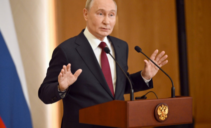 Putin se contrazice: Spune că e dispus să se așeze la masa discuțiilor cu Ucraina fără precondiții, dar pune o serie de condiții
Putin se contrazice: Spune că e dispus să se așeze la masa discuțiilor cu Ucraina fără precondiții, dar pune o serie de condiții