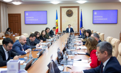 Premierul, despre noi remanieri în Guvern: „Sunt gata să schimb 10 oameni. Nu găsesc însă cine să-i înlocuiască” Premierul, despre noi remanieri în Guvern: „Sunt gata să schimb 10 oameni. Nu găsesc însă cine să-i înlocuiască”