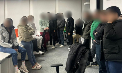 9 din cei 12 angajați care au fost reținuți pentru fraude informatice și escrocherii de 9 milioane de lei - plasați în arest pentru 20 și 30 de zile