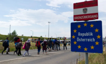 Austria atenţionează refugiaţii sirieni să se pregătească pentru repatriere. „Acum nu mai riscați nicio persecuţie” Austria atenţionează refugiaţii sirieni să se pregătească pentru repatriere. „Acum nu mai riscați nicio persecuţie”