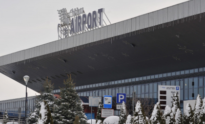 Aeroportul Internațional Chișinău va fi mai aglomerat în perioada sărbătorilor de iarnă. Călătorii - îndemnați să se prezinte cu cel puțin 3 ore înainte de ora decolării
