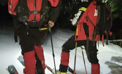Doi cetățeni ucraineni au fost salvați la limită de salvamontişti în Munţii Maramureşului. Intervenția a durat 15 ore