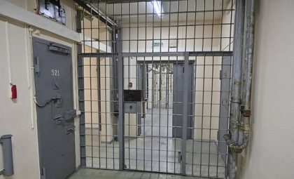 Un deținut rus a mâncat probele din cazul său, în timpul interogatoriului: „A întins mâinile printre gratii și le-a smuls de la anchetator” Un deținut rus a mâncat probele din cazul său, în timpul interogatoriului: „A întins mâinile printre gratii și le-a smuls de la anchetator”