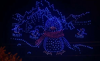 Mii de drone au făcut un spectacol de Crăciun demn de Cartea Recordurilor, într-un oraș din SUA. Momentul a durat 30 de minute